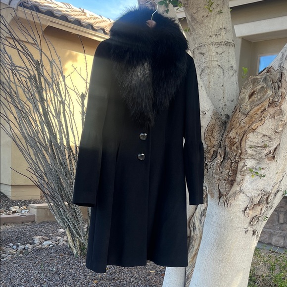 Ivanka Trump Jackets & Blazers - Ivanka Trump Elegant Detachable Black Fur Collar Coat- size 4 NWOT